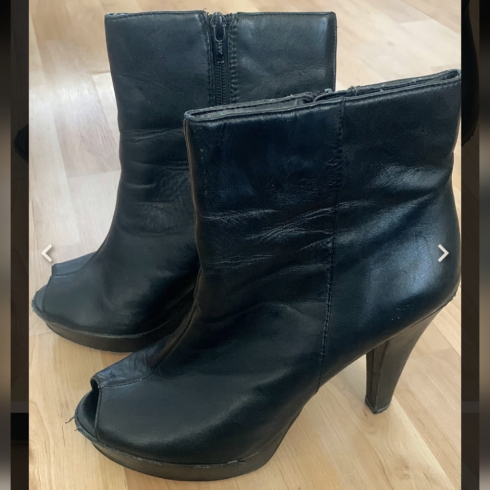 Elegant Black Ankle Boots Vintage